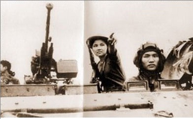 Nữ du kích dẫn đường cho xe tăng Quân giải phóng tiến vào giải phóng Sài Gòn - Gia Định. (Ảnh tư liệu) Nữ du kích dẫn đường cho xe tăng Quân giải phóng tiến vào giải phóng Sài Gòn - Gia Định. (Ảnh tư liệu)