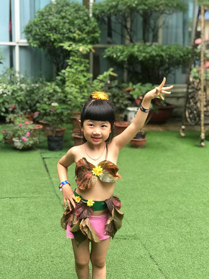 Cuộc thi thời trang bằng lá cây trong dịp kỷ niệm ngày giỗ tổ Hùng Vương, giáo dục về môi trường xanh cho các bé. Cuộc thi thời trang bằng lá cây trong dịp kỷ niệm ngày giỗ tổ Hùng Vương, giáo dục về môi trường xanh cho các bé.