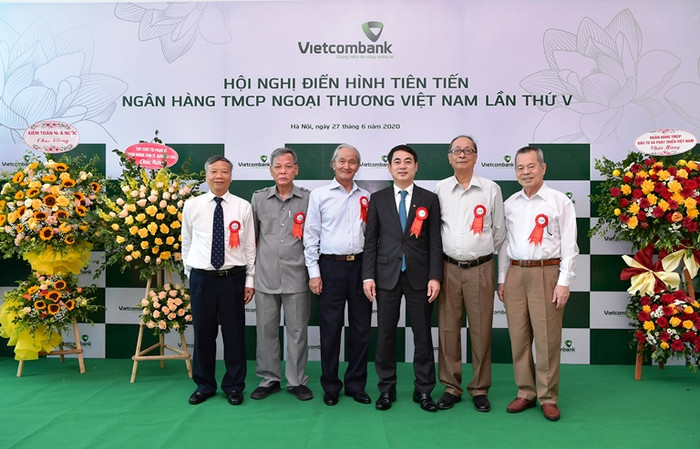Hội nghị Điển hình tiên tiến Ngân hàng Ngoại thương Việt Nam lần thứ V ảnh 11 Hội nghị Điển hình tiên tiến Ngân hàng Ngoại thương Việt Nam lần thứ V ảnh 11