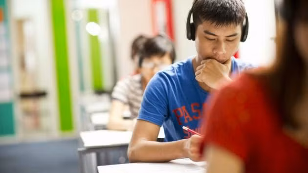 Một số sự cố thường gặp trong thi nghe IELTS ảnh 2