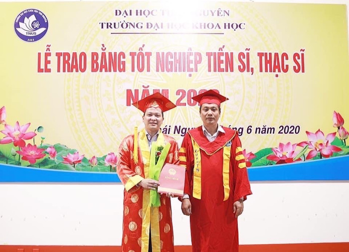 Ngày 6/6, Trường Đại học Khoa học đã tổ chức Lễ trao bằng tốt nghiệp tiến sĩ, thạc sĩ cho 1 Tiến sĩ chuyên ngành Toán học và 91 Thạc sĩ tốt nghiệp đợt 2 năm 2019. Ngày 6/6, Trường Đại học Khoa học đã tổ chức Lễ trao bằng tốt nghiệp tiến sĩ, thạc sĩ cho 1 Tiến sĩ chuyên ngành Toán học và 91 Thạc sĩ tốt nghiệp đợt 2 năm 2019.