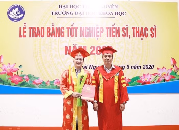 Ngày 6/6, Trường Đại học Khoa học đã tổ chức Lễ trao bằng tốt nghiệp tiến sĩ, thạc sĩ cho 1 Tiến sĩ chuyên ngành Toán học và 91 Thạc sĩ tốt nghiệp đợt 2 năm 2019. Ngày 6/6, Trường Đại học Khoa học đã tổ chức Lễ trao bằng tốt nghiệp tiến sĩ, thạc sĩ cho 1 Tiến sĩ chuyên ngành Toán học và 91 Thạc sĩ tốt nghiệp đợt 2 năm 2019.
