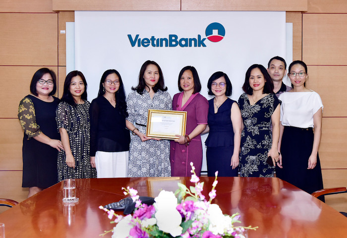 VietinBank nhận Giải thưởng “Ngân hàng phát hành tốt nhất khu vực Đông Á - Thái Bình Dương năm 2019” VietinBank nhận Giải thưởng “Ngân hàng phát hành tốt nhất khu vực Đông Á - Thái Bình Dương năm 2019”