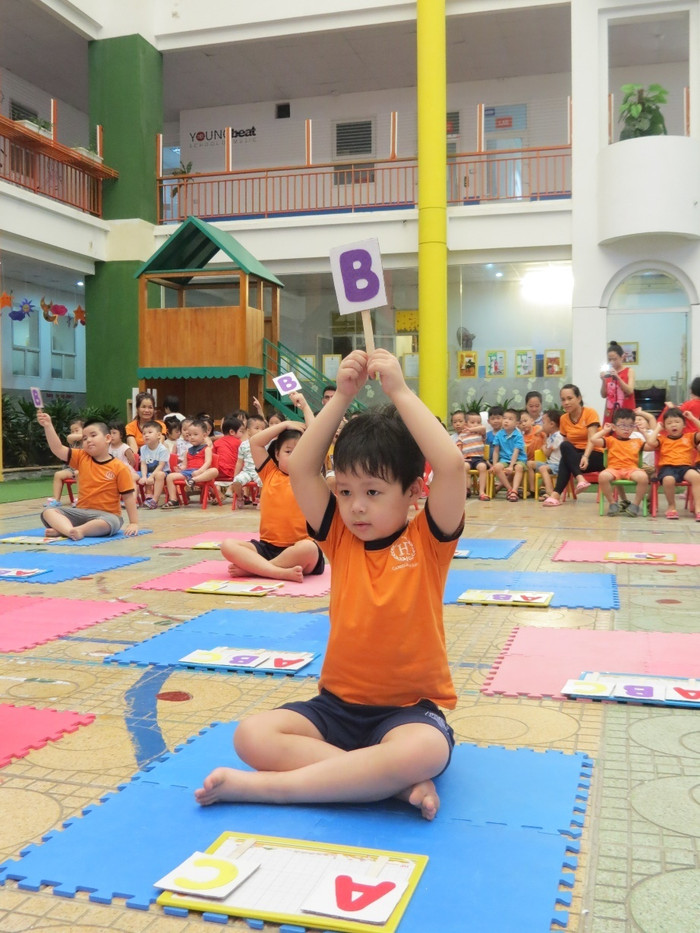Cuộc thi rung chuông vàng tìm hiểu và sưu tầm ảnh Bác Hồ có ý nghĩa vô cùng sâu sắc trong việc giáo dục các bé ngay từ khi còn nhỏ. Qua đó giáo dục lòng kính yêu bao la đối với vị cha già dân tộc. Cuộc thi rung chuông vàng tìm hiểu và sưu tầm ảnh Bác Hồ có ý nghĩa vô cùng sâu sắc trong việc giáo dục các bé ngay từ khi còn nhỏ. Qua đó giáo dục lòng kính yêu bao la đối với vị cha già dân tộc.