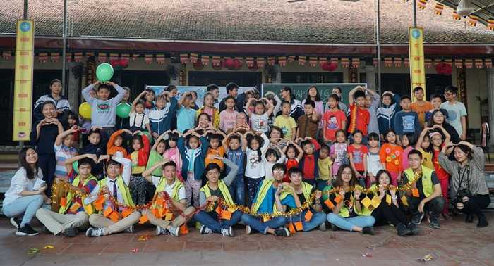 Học sinh đi làm tình nguyện (Ảnh do tác giả cung cấp) Học sinh đi làm tình nguyện (Ảnh do tác giả cung cấp)