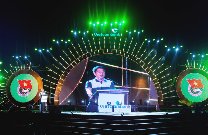 Đồng chí Nghiêm Xuân Thành – Uỷ viên Ban Thường vụ Đảng uỷ Khối Doanh nghiệp Trung ương, Bí thư Đảng ủy, Chủ tịch Hội đồng Quản trị Ngân hàng Thương mại Cổ phần Ngoại thương Việt Nam phát biểu chỉ đạo tại Đêm tổng kết Hội trại Đồng chí Nghiêm Xuân Thành – Uỷ viên Ban Thường vụ Đảng uỷ Khối Doanh nghiệp Trung ương, Bí thư Đảng ủy, Chủ tịch Hội đồng Quản trị Ngân hàng Thương mại Cổ phần Ngoại thương Việt Nam phát biểu chỉ đạo tại Đêm tổng kết Hội trại