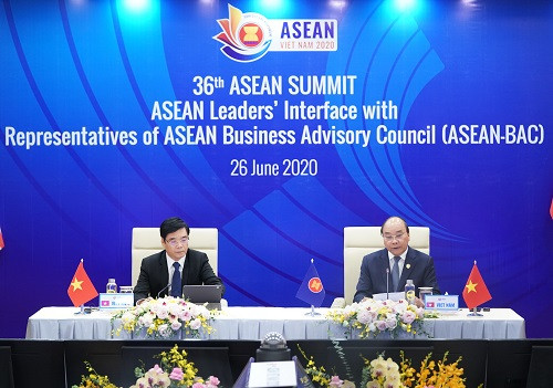 Thủ tướng Nguyễn Xuân Phúc chủ trì phiên đối thoại (Ảnh: VGP/Quang Hiếu) Thủ tướng Nguyễn Xuân Phúc chủ trì phiên đối thoại (Ảnh: VGP/Quang Hiếu)