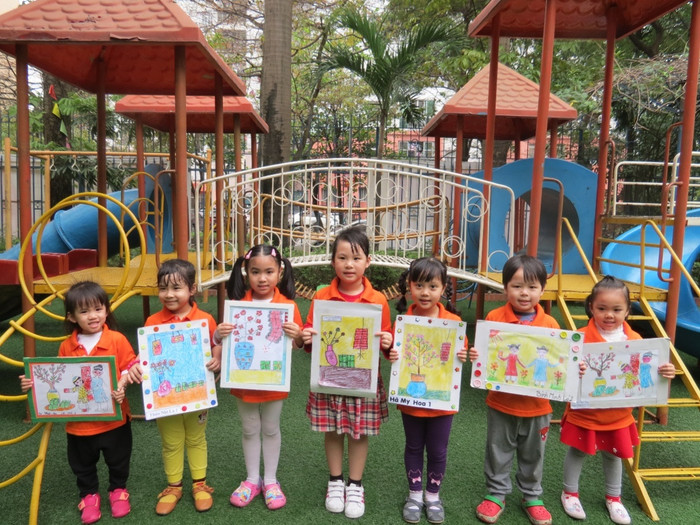 Cuộc thi mỹ thuật với các bức tranh rực rỡ sắc màu. Cuộc thi mỹ thuật với các bức tranh rực rỡ sắc màu.