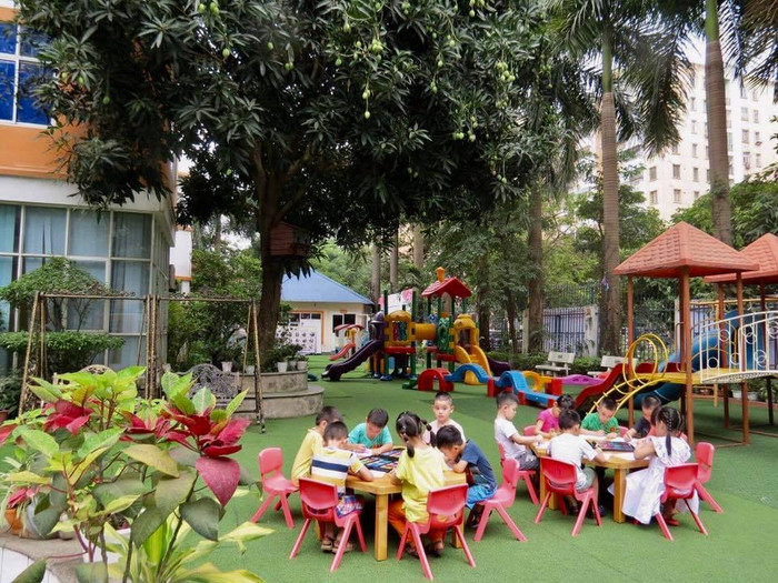 Ngôi trường rợp bóng cây xanh giữa Thủ đô Hà Nội, là địa chỉ tin cậy của các bậc phụ huynh gửi gắm con tới trường. Ngôi trường rợp bóng cây xanh giữa Thủ đô Hà Nội, là địa chỉ tin cậy của các bậc phụ huynh gửi gắm con tới trường.