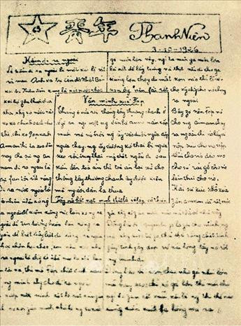 Ngày 21/6/1925, báo Thanh Niên ra số đầu tiên. Bác vừa là Tổng biên tập, vừa là phóng viên, viết rất nhiều tin bài cho tờ báo. Báo Thanh niên xuất bản được 88 số đã góp phần quan trọng trong việc truyền bá chủ nghĩa Marx - Lenin vào cách mạng Việt Nam, chuẩn bị tư tưởng, tổ chức để tiến tới thành lập Đảng cộng sản Việt Nam năm 1930. Trong ảnh: Báo Thanh niên những ngày đầu mới xuất bản. Ảnh: Tư liệu/TTXVN phát