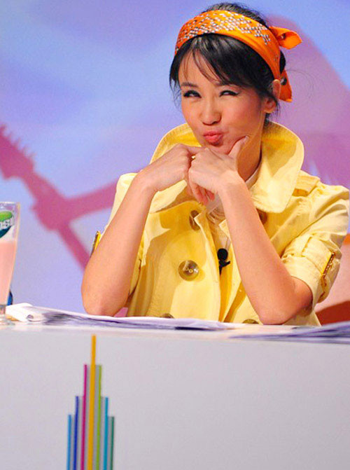 Dù đã ngoài 40 nhưng Hồng Nhung vẫn luôn trẻ trung, đặc biệt ánh mắt này và kiểu chu môi này càng làm cô thêm phần ấn tượng Dù đã ngoài 40 nhưng Hồng Nhung vẫn luôn trẻ trung, đặc biệt ánh mắt này và kiểu chu môi này càng làm cô thêm phần ấn tượng