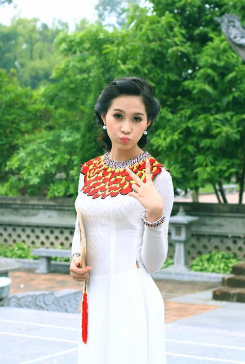 Hoa hậu Thu Thảo diện áo dài dịu dàng khoe khuôn mặt thanh tú cùng đôi môi chu 'gợi tình' Hoa hậu Thu Thảo diện áo dài dịu dàng khoe khuôn mặt thanh tú cùng đôi môi chu 'gợi tình'