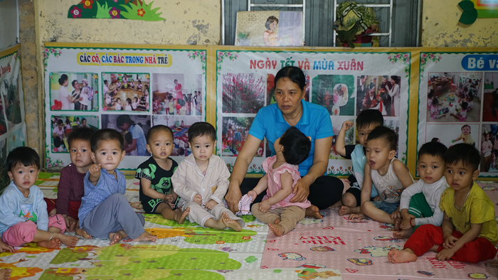 Phòng học 20m2 với gần 30 em nhỏ. Anh 3.png