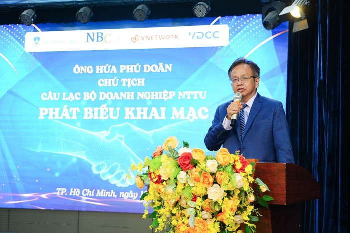 Ông Hứa Phú Doãn – Chủ tịch Câu lạc bộ Doanh nghiệp NTTU nhận định AI đã trở nên thông dụng cho các trường đại học và doanh nghiệp, đồng thời đây cũng là thách thức phải đối mặt. Ông Hứa Phú Doãn – Chủ tịch CLB Doanh nghiệp NTT nhận định AI đã trở nên thông dụng cho các trường đại học và doanh nghiệp, đồng thời đây cũng là thách thức phải đối mặt.jpg