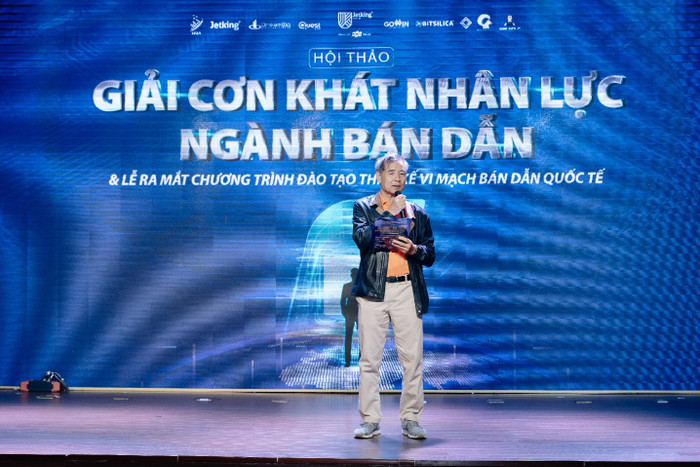 Thầy Lê Trường Tùng - Chủ tịch Hội đồng trường Trường Đại học FPT. Thầy Lê Trường Tùng - Chủ tịch Hội đồng trường Trường Đại học FPT.