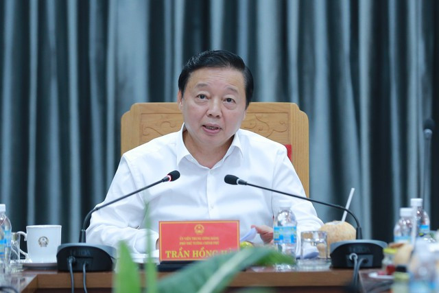 Phó Thủ tướng Trần Hồng Hà đề nghị EVN, EVNNPT xây dựng phương án huy động, sử dụng hiệu quả trang thiết bị đóng cọc móng. Ảnh: VGP/Minh Khôi Phó Thủ tướng Trần Hồng Hà đề nghị EVN, EVNNPT xây dựng phương án huy động, sử dụng hiệu quả trang thiết bị đóng cọc móng. Ảnh: VGP/Minh Khôi