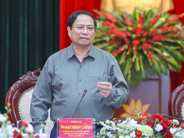 Thủ tướng giao nhiệm vụ cho Viettel cần phát triển ngành công nghiệp chip bán dẫn hiệu quả và phong phú hơn. Ảnh: VGP/Nhật Bắc Thủ tướng giao nhiệm vụ cho Viettel cần phát triển ngành công nghiệp chip bán dẫn hiệu quả và phong phú hơn. Ảnh: VGP/Nhật Bắc