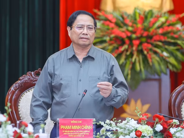 Thủ tướng giao nhiệm vụ cho Viettel cần phát triển ngành công nghiệp chip bán dẫn hiệu quả và phong phú hơn. Ảnh: VGP/Nhật Bắc