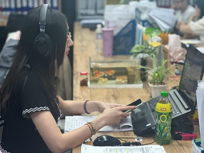Áp lực công việc khi chạy deadline cho mùa hè khiến nhiều người trẻ thường xuyên trở nên căng thẳng, mệt mỏi. Áp lực công việc khi chạy deadline cho mùa hè khiến nhiều người trẻ thường xuyên trở nên căng thẳng, mệt mỏi.