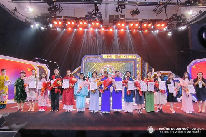 Sinh viên khoa Ngôn ngữ Trung Quốc, Trường Ngoại ngữ - Du lịch (HaUI) tranh tài tại vòng chung kết Cuộc thi hùng biện tiếng Trung toàn quốc năm 2023. Sinh viên khoa Ngôn ngữ Trung Quốc, Trường Ngoại ngữ - Du lịch (HaUI) tranh tài tại vòng chung kết Cuộc thi hùng biện tiếng Trung toàn quốc năm 2023.