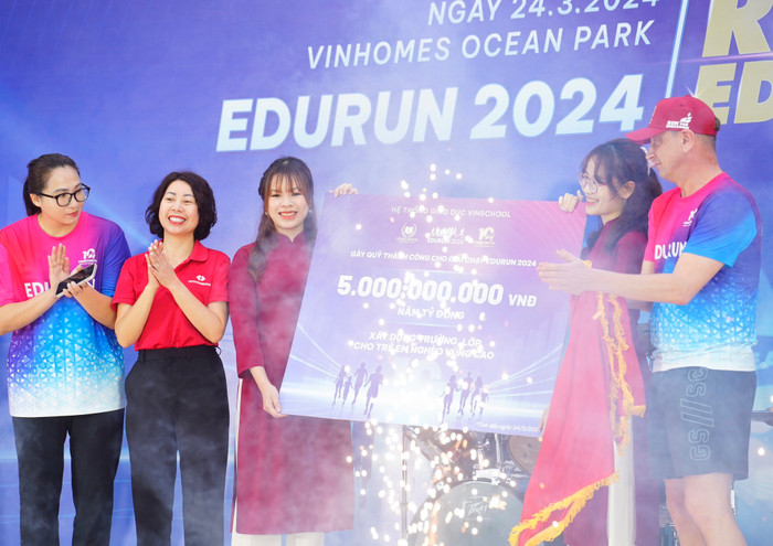 Số tiền kỷ lục 5 tỷ đồng – nhiều nhất trong một mùa EDURUN gây quỹ bởi phụ huynh, học sinh Vinschool trên toàn quốc. ANH 2 (17).jpg