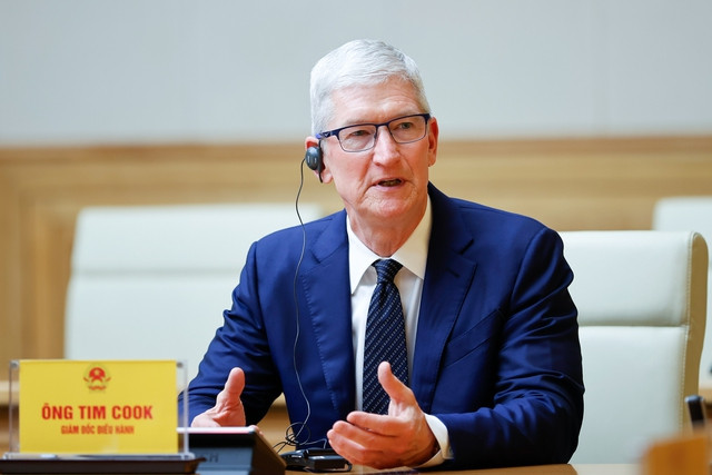 Ông Tim Cook kiến nghị một số nội dung hợp tác với Việt Nam trong lĩnh vực năng lượng sạch, chuyển đổi số, đào tạo nguồn nhân lực. Ảnh: VGP/Nhật Bắc Ông Tim Cook kiến nghị một số nội dung hợp tác với Việt Nam trong lĩnh vực năng lượng sạch, chuyển đổi số, đào tạo nguồn nhân lực. Ảnh: VGP/Nhật Bắc