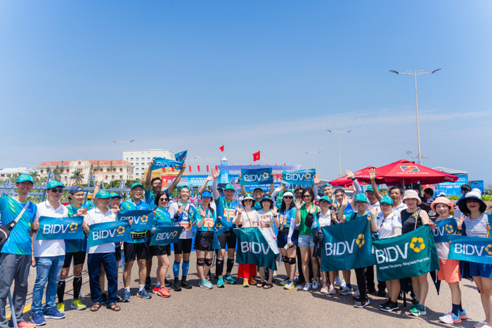 Hơn 250 vận động viên BIDV tham gia giải chạy Tiền Phong Marathon 2024. Hơn 250 VĐV BIDV tham gia giải chạy Tiền Phong Marathon 2024.JPEG
