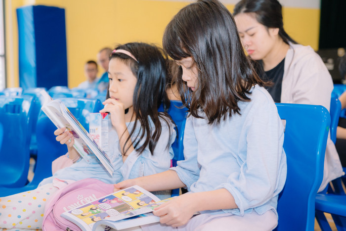 Cuốn sách “Khéo khôn với tiền - Tránh những ưu phiền” giới thiệu tới các em học sinh các khái niệm tài chính một cách dễ hiểu qua 30 mẩu chuyện tranh. 3. Cuốn sách “Khéo khôn với tiền - Tránh những ưu phiền” giới thiệu tới các em học sinh các khái niệm tài chính một cách dễ hiểu qua 30 mẩu chuyện tranh..JPG