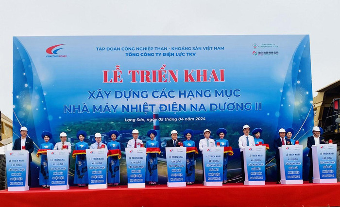Nghi thức bấm nút triển khai thi công xây dựng các hạng mục dự án Nhà máy Nhiệt điện Na Dương II. Nghi thức bấm nút triển khai thi công xây dựng các hạng mục dự án Nhà máy Nhiệt điện Na Dương II.