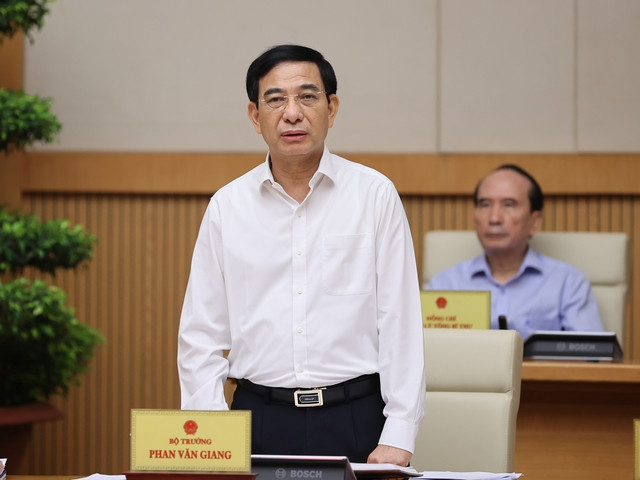 Bộ trưởng Bộ Quốc Phòng Phan Văn Giang phát biểu tại phiên họp. Ảnh: VGP/Nhật Bắc Bộ trưởng Bộ Quốc Phòng Phan Văn Giang phát biểu tại phiên họp. Ảnh: VGP/Nhật Bắc