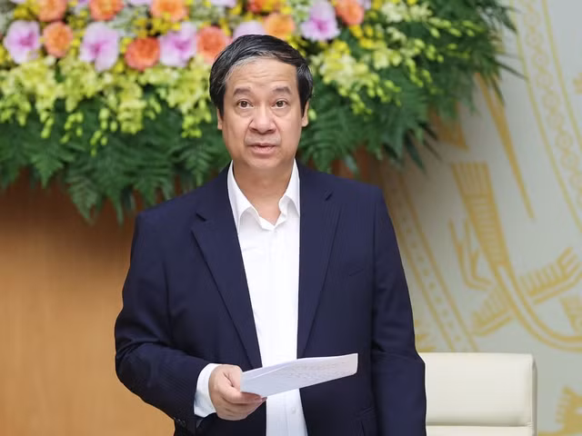Bộ trưởng Bộ Giáo dục và Đào tạo Nguyễn Kim Sơn phát biểu tại phiên họp. Ảnh: VGP/Nhật Bắc