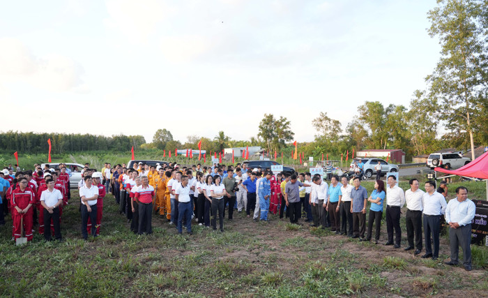 Cán bộ, người lao động dầu khí hưởng ứng tại lễ phát động. 2-7.JPG