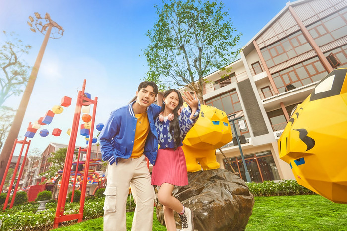 Các linh vật, cảnh quan đã tô điểm thêm cho kiến trúc đặc sắc tại K-Town và là điểm check-in khiến giới trẻ mê mẩn. 3-5.jpg