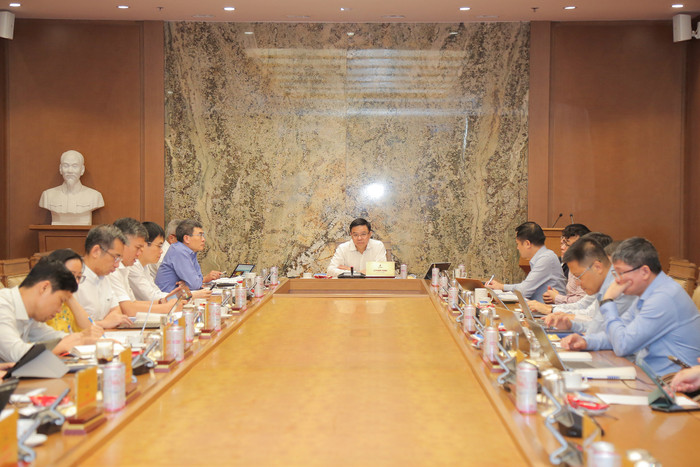 Thông qua các buổi giao ban với lãnh đạo các đơn vị thành viên, công tác “Quản trị biến động” đã được quán triệt triển khai hiệu quả, đồng bộ trong toàn Tập đoàn. Anh 3-3.JPG