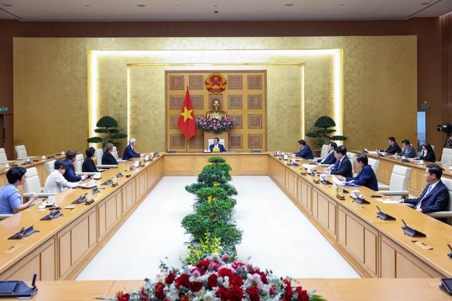 Thủ tướng cho biết phía Việt Nam sẵn sàng phối hợp với Apple thành lập Tổ công tác để hỗ trợ Apple trong việc đầu tư, mở rộng hoạt động tại Việt Nam. Ảnh: VGP/Nhật Bắc Thủ tướng cho biết phía Việt Nam sẵn sàng phối hợp với Apple thành lập Tổ công tác để hỗ trợ Apple trong việc đầu tư, mở rộng hoạt động tại Việt Nam. Ảnh: VGP/Nhật Bắc
