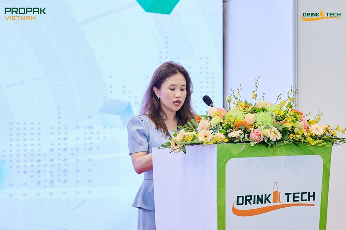 Bà Chu Thị Vân Anh - Phó chủ tịch kiêm Tổng thư ký Hiệp hội Bia Rượu Nước giải khát Việt Nam (VBA) chia sẻ tại sự kiện. Bà Chu Thị Vân Anh - Phó chủ tịch kiêm Tổng thư ký Hiệp hội Bia Rượu Nước giải khát Việt Nam (VBA) chia sẻ tại sự kiện.