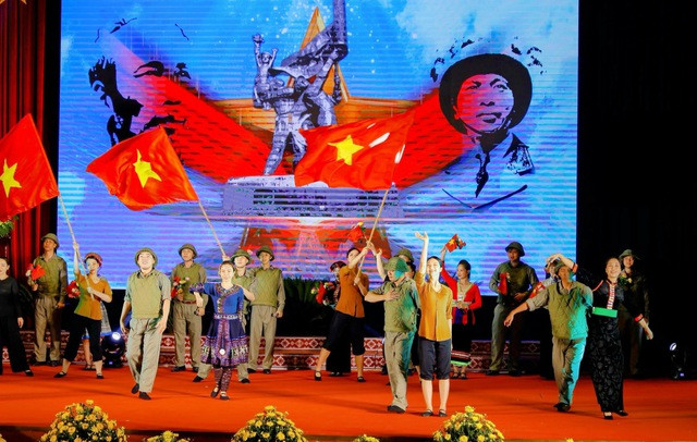Chiến thắng Điện Biên Phủ mãi mãi là bản anh hùng ca bất diệt - "Một dấu mốc bằng vàng chói lọi" trong lịch sử dân tộc ta, non sông đất nước ta. Ảnh: VGP/Nhật Bắc Chiến thắng Điện Biên Phủ mãi mãi là bản anh hùng ca bất diệt - "Một dấu mốc bằng vàng chói lọi" trong lịch sử dân tộc ta, non sông đất nước ta. Ảnh: VGP/Nhật Bắc