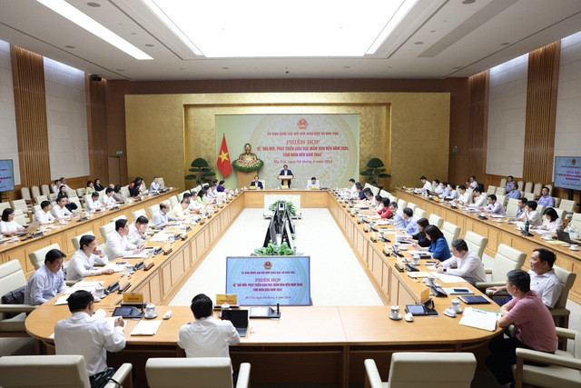 Thủ tướng yêu cầu rà soát, có cơ chế chính sách để huy động mọi nguồn lực cho giáo dục mầm non, nhất là chính sách về thuế, tiếp cận đất đai, tín dụng. Ảnh: VGP/Nhật Bắc Thủ tướng yêu cầu rà soát, có cơ chế chính sách để huy động mọi nguồn lực cho giáo dục mầm non, nhất là chính sách về thuế, tiếp cận đất đai, tín dụng. Ảnh: VGP/Nhật Bắc