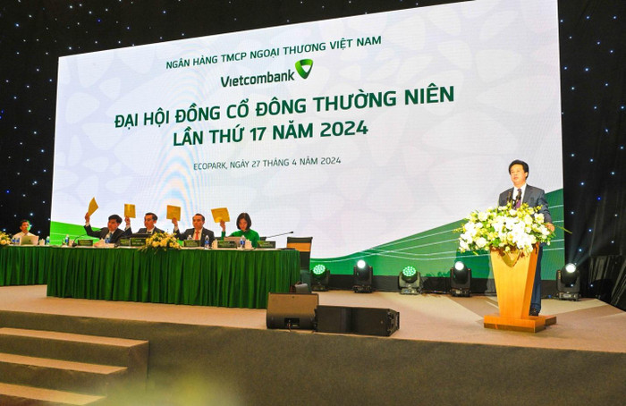 Ông Nguyễn Mỹ Hào - Thành viên Hội đồng quản trị trình bày và lấy ý kiến biểu quyết thông qua Quy chế Đại hội. Ông Nguyễn Mỹ Hào - Thành viên Hội đồng quản trị trình bày và lấy ý kiến biểu quyết thông qua Quy chế Đại hội.