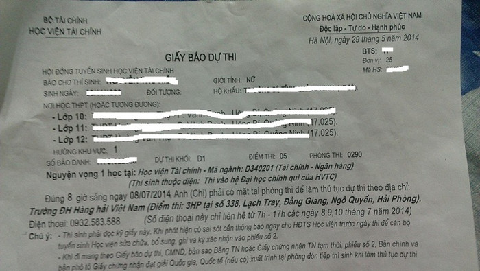 Thông báo làm thủ tục và thi ở ĐH Hàng hải. Khi thí sinh đến nơi mới biết được điểm thi lại là ở một trường khác cách đó hơn 10 cây số Thông báo làm thủ tục và thi ở ĐH Hàng hải. Khi thí sinh đến nơi mới biết được điểm thi lại là ở một trường khác cách đó hơn 10 cây số