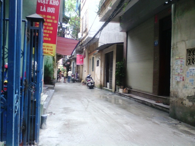 Khu phố không ngớt bàn tán chuyện bà cụ Tú Khu phố không ngớt bàn tán chuyện bà cụ Tú