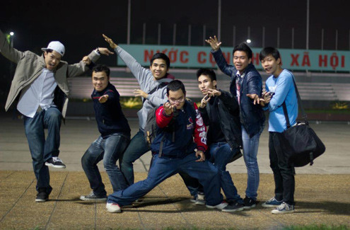 Các thành viên tham gia làm clip "Người Hà Nội". Các thành viên tham gia làm clip "Người Hà Nội".