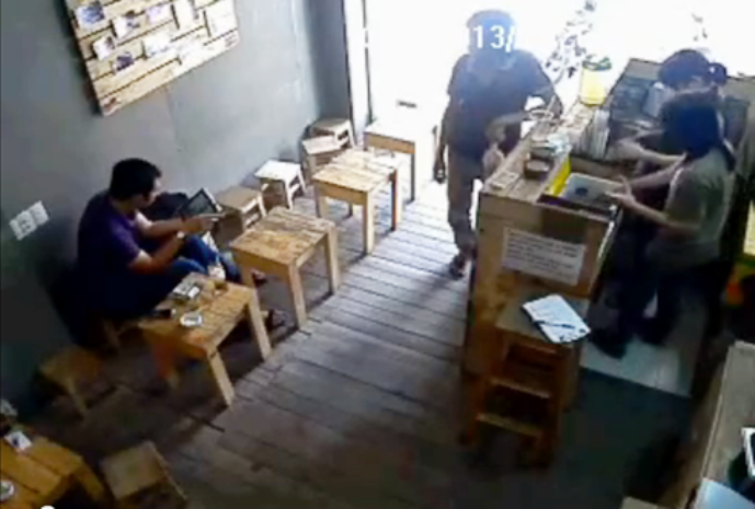 Quan sát xung quanh để hành động. Quan sát xung quanh để hành động.