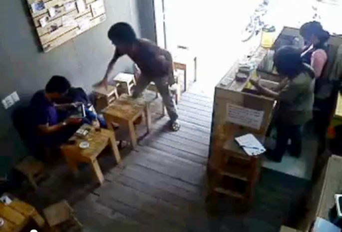 Nhanh tay chớp lấy món hàng. Nhanh tay chớp lấy món hàng.