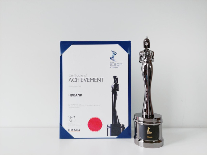 Kỷ niệm chương HR Asia vinh danh HDBank – Ngân hàng Việt Nam duy nhất 4 năm liền được vinh danh Nơi làm việc tốt nhất châu Á Kỷ niệm chương HR Asia vinh danh HDBank – Ngân hàng Việt Nam duy nhất 4 năm liền được vinh danh Nơi làm việc tốt nhất châu Á