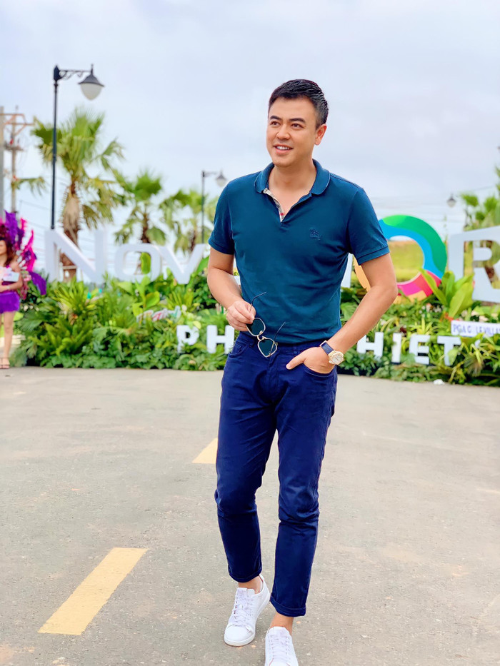 Tuấn Tú gia đình háo hức đến Phan Thiết để khám phá biệt thự biển Florida vừa được bàn giao.