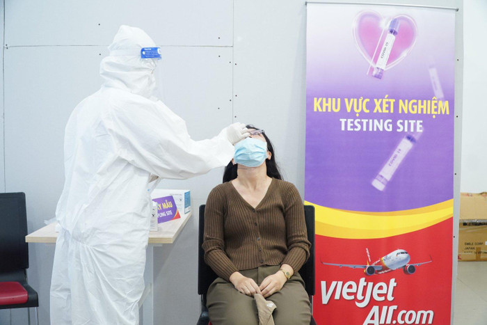 Vietjet tặng miễn phí xét nghiệm nhanh Covid-19 cho các hành khách khởi hành từ Thành phố Hồ Chí Minh, cùng với chương trình khuyến mãi vé Eco 0 đồng (*) trên tất cả các đường bay khai thác trở lại từ 10 đến 20/10/2021. Vietjet tặng miễn phí xét nghiệm nhanh Covid-19 cho các hành khách khởi hành từ Thành phố Hồ Chí Minh, cùng với chương trình khuyến mãi vé Eco 0 đồng (*) trên tất cả các đường bay khai thác trở lại từ 10 đến 20/10/2021.