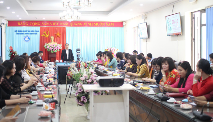 Toàn cảnh buổi gặp mặt Toàn cảnh buổi gặp mặt