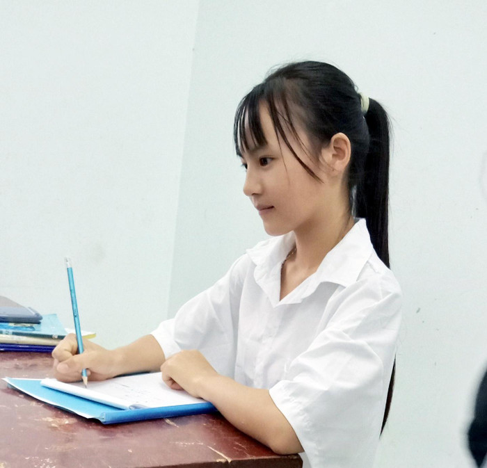 Nữ sinh Giàng Thị Mỷ với vóc dáng mảnh khảnh nhưng luôn theo đuổi ước mơ lớn. (Ảnh: Nhân vật cung cấp). Nữ sinh Giàng Thị Mỷ với vóc dáng mảnh khảnh nhưng luôn theo đuổi ước mơ lớn. (Ảnh: Nhân vật cung cấp).