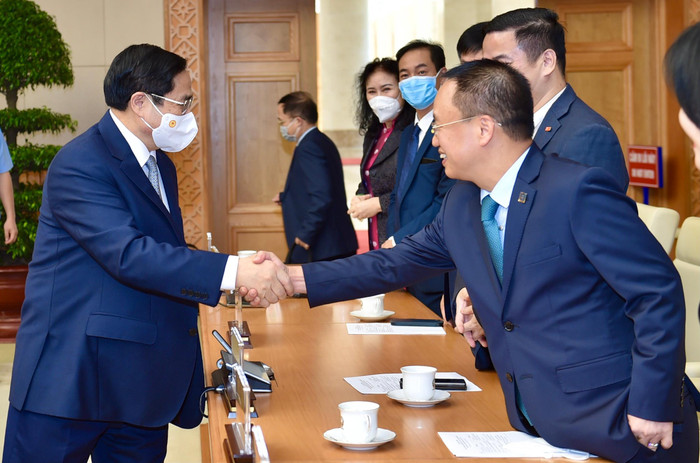 Thủ tướng Chính phủ gặp mặt doanh nhân nhân Ngày Doanh nhân Việt Nam (13/10) để ghi nhận, biểu dương những đóng góp, lắng nghe những mong muốn, nguyện vọng của cộng đồng doanh nhân và khẳng định tiếp tục chia sẻ, đồng hành với đội ngũ doanh nhân Việt Nam. Ảnh VGP/Nhật Bắc Thủ tướng Chính phủ gặp mặt doanh nhân nhân Ngày Doanh nhân Việt Nam (13/10) để ghi nhận, biểu dương những đóng góp, lắng nghe những mong muốn, nguyện vọng của cộng đồng doanh nhân và khẳng định tiếp tục chia sẻ, đồng hành với đội ngũ doanh nhân Việt Nam. Ảnh VGP/Nhật Bắc